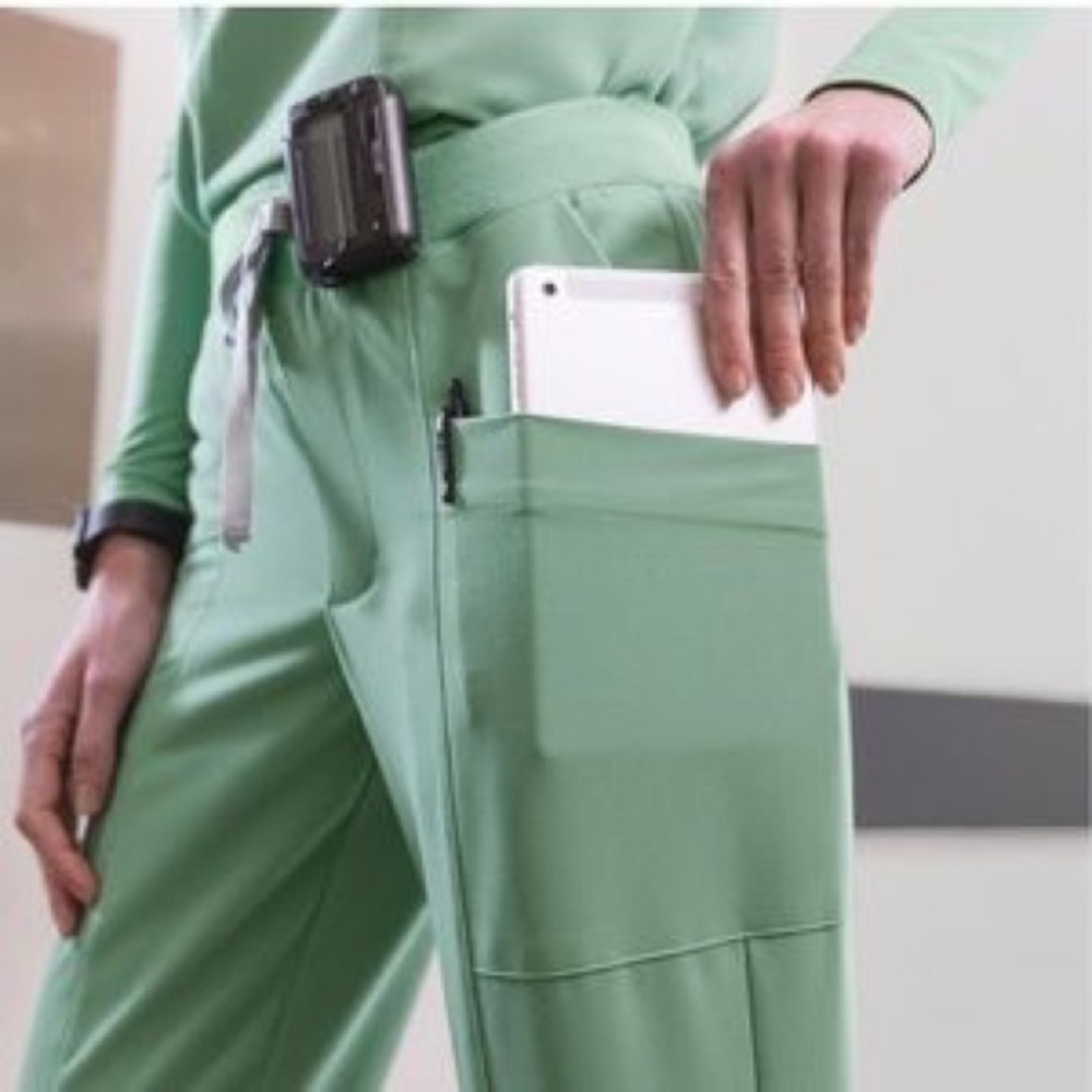 FIGS Asan joggers in Jade
